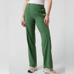 Athleta Vienna Cargo Pants in Vineyard Green Size 12